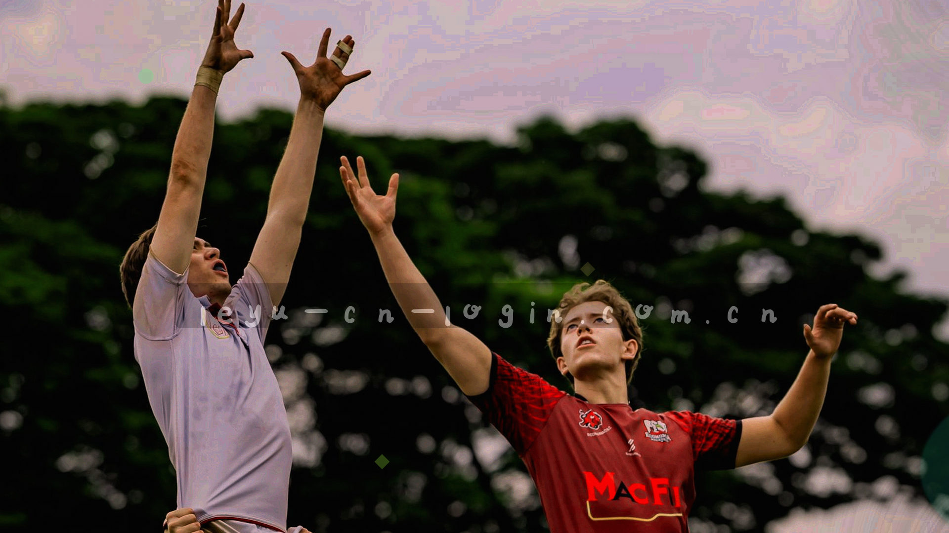 球场跑道动态模糊画面，营造高速竞技氛围